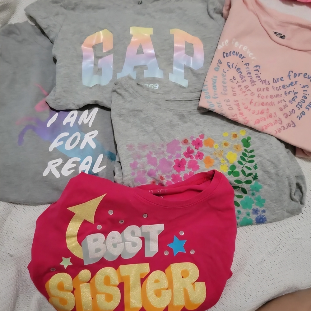 GAP Graphic T-Shirts in Gray and Pink